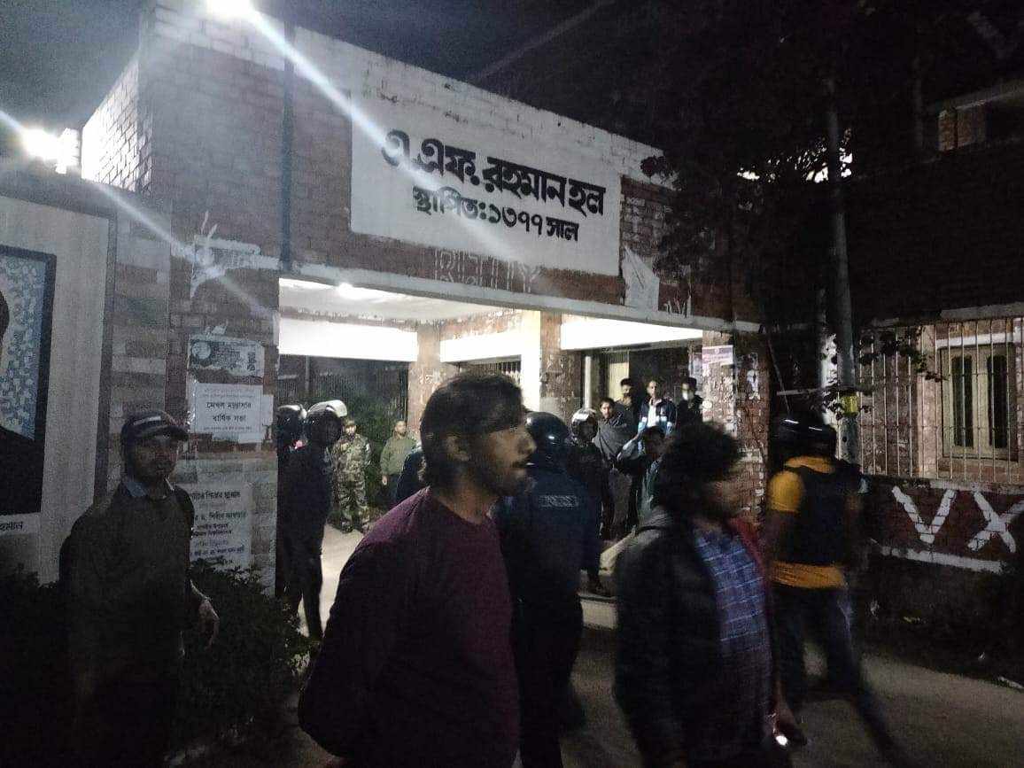 ‘চিকা মারাকে’ কেন্দ্র করে চবি ছাত্রলীগের ২ উপগ্রুপের মধ্যে সংঘর্ষ, আহত ৮