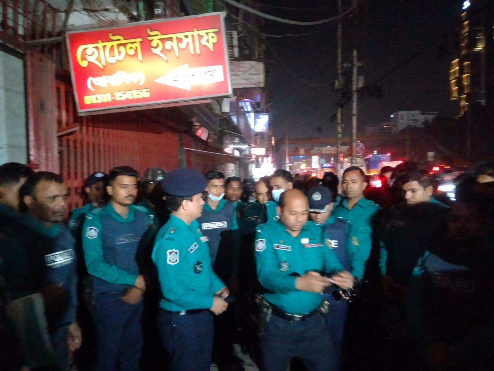 ছিনিয়ে নেওয়া জঙ্গি ধরতে বনানীর ৩ হোটেল ও ৩ মেস ঘিরে রেখেছে পুলিশ
