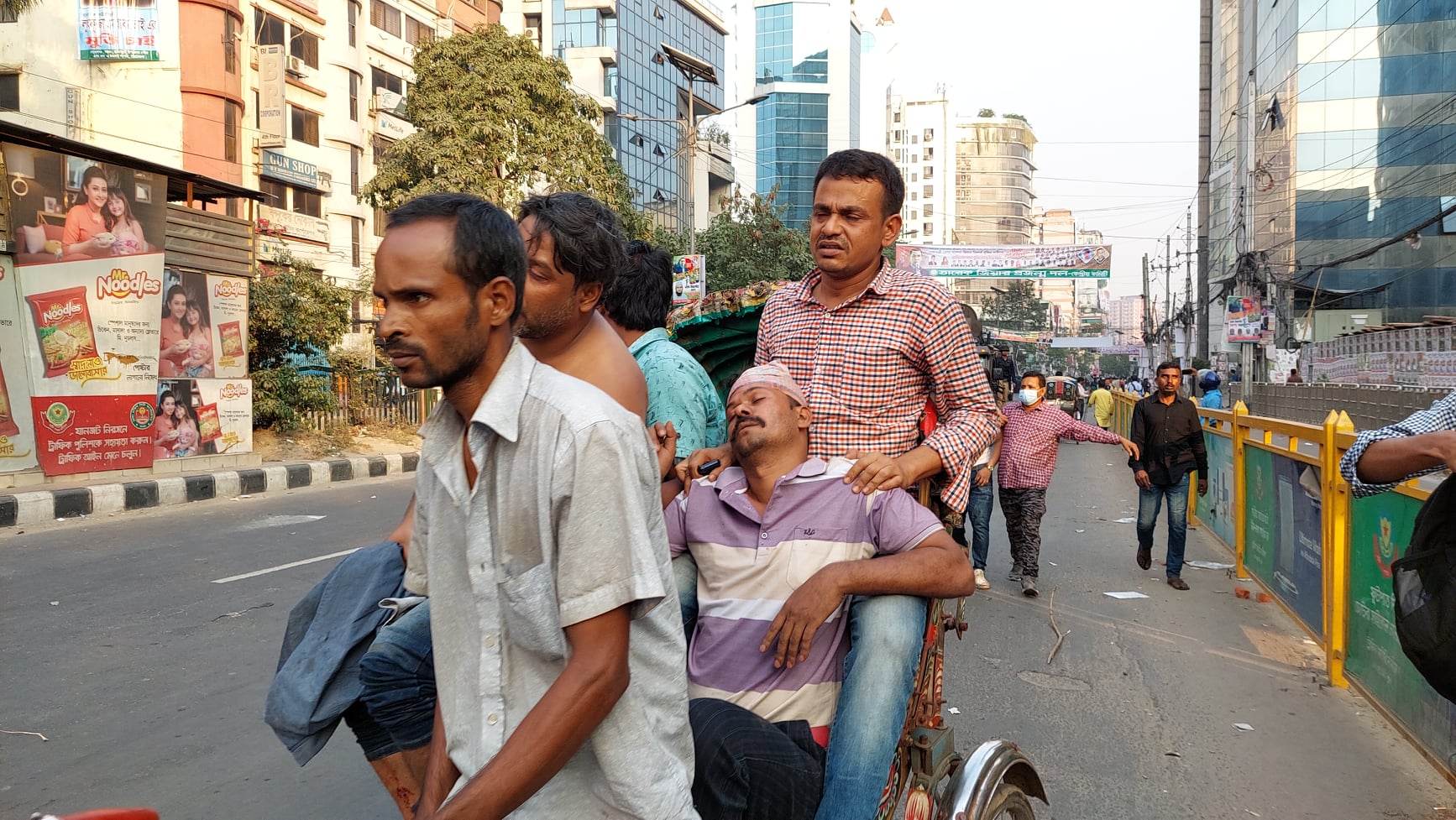 নয়াপল্টনে পুলিশের সঙ্গে বিএনপি নেতাকর্মীদের সংঘর্ষ