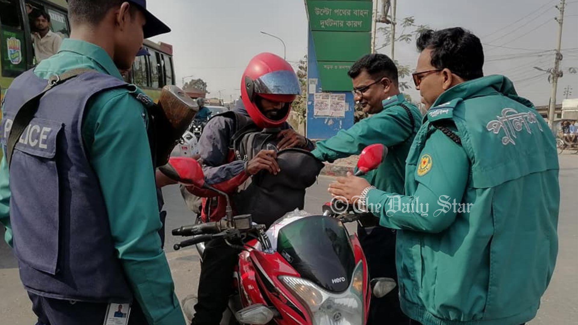 চেকপোস্টে মোটরসাইকেলে ‘জোর’ তল্লাশি