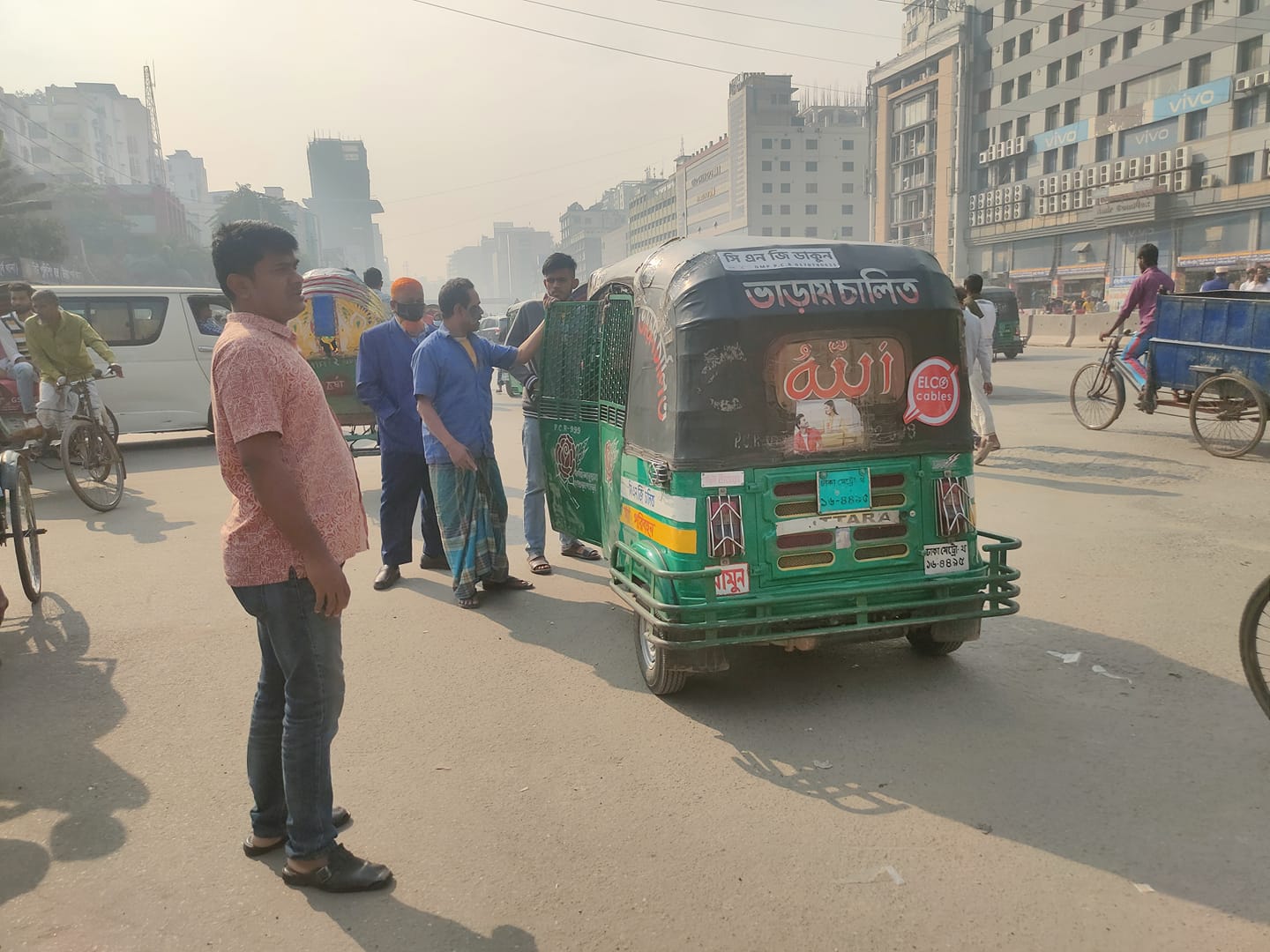 গণপরিবহন নেই, রিকশা-অটোরিকশায় দ্বিগুণ ভাড়া