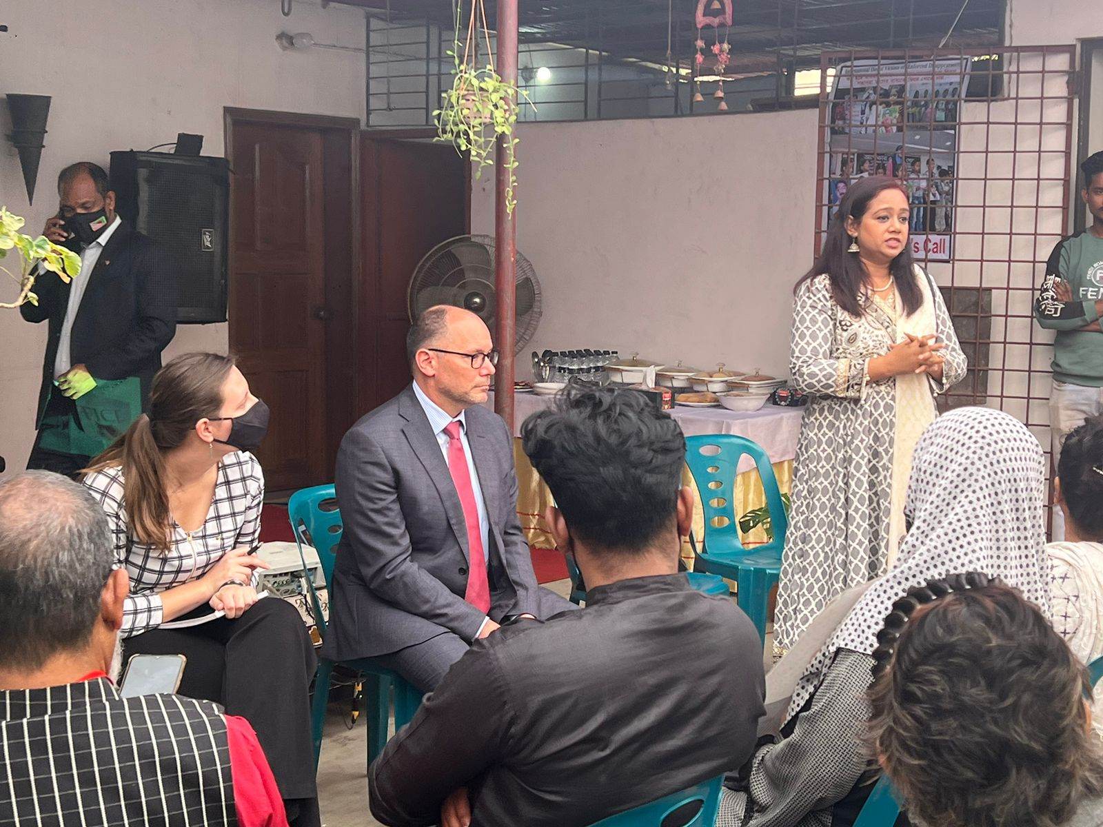 ‘মায়ের ডাক’ এর সমন্বয়ক সানজিদার বাসায় মার্কিন রাষ্ট্রদূত