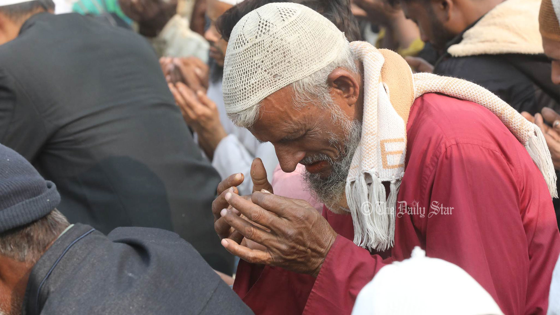 আখেরি মোনাজাতের ভেতর দিয়ে শেষ হলো প্রথম পর্বের বিশ্ব ইজতেমা