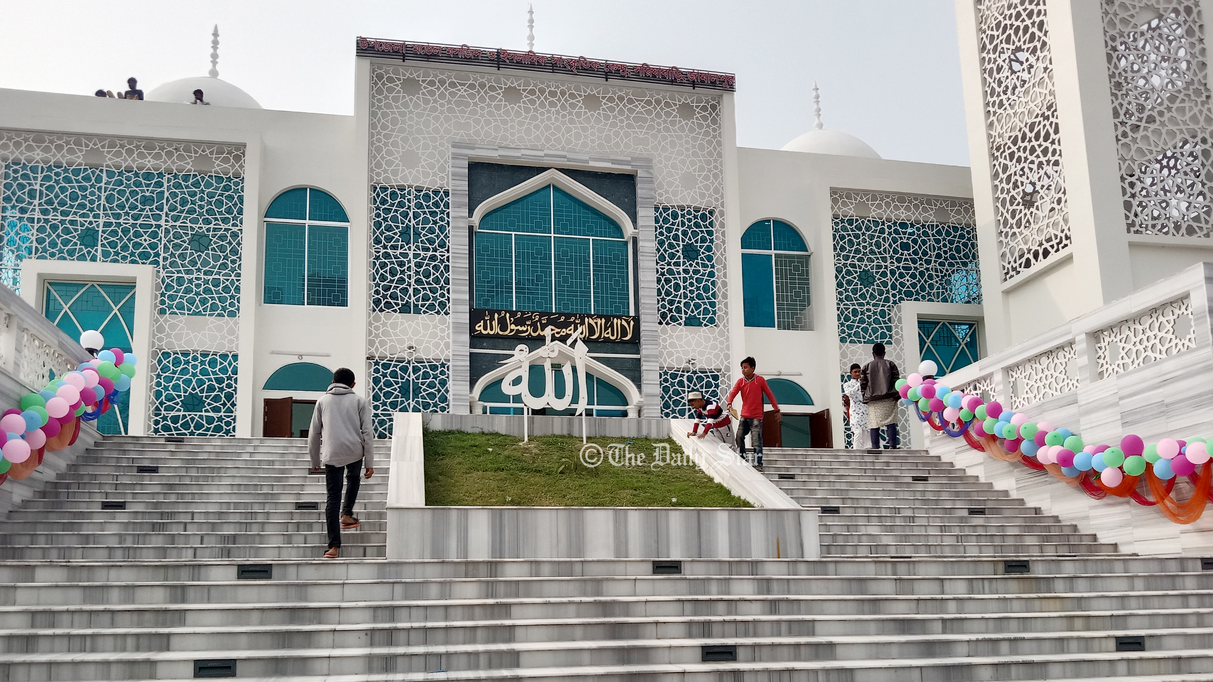 মডেল মসজিদ উদ্বোধনী অনুষ্ঠানে সাবেক প্রতিমন্ত্রী মুরাদের সমর্থকদের হামলার অভিযোগ