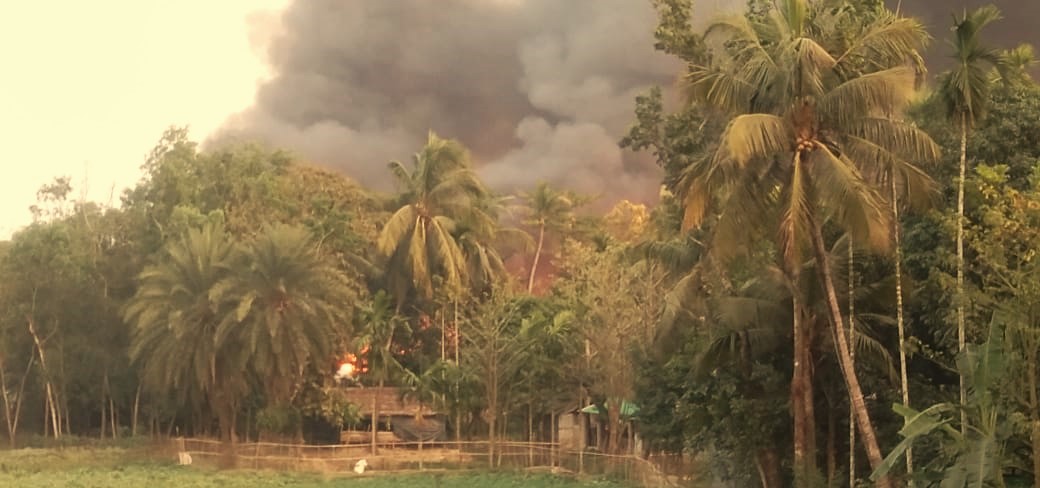তুমব্রু ক্যাম্পে আগুন: স্কুলে আশ্রয় নিয়েছে ২০০ রোহিঙ্গা পরিবার