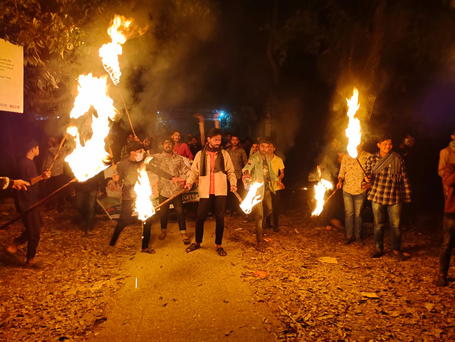 নরসিংদীতে খায়রুল কবির খোকনের বাড়িতে ছাত্রদলের পদবঞ্চিতদের আগুন