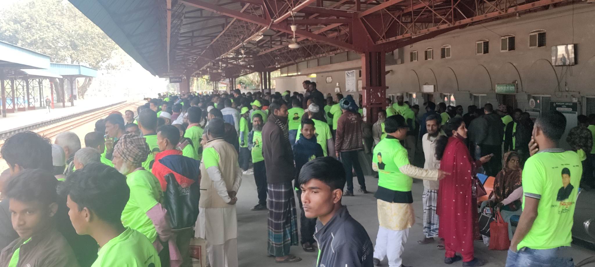 এমপি শিমুলের চাপে ট্রেন গেল আরও ৩ স্টেশন পেছনে