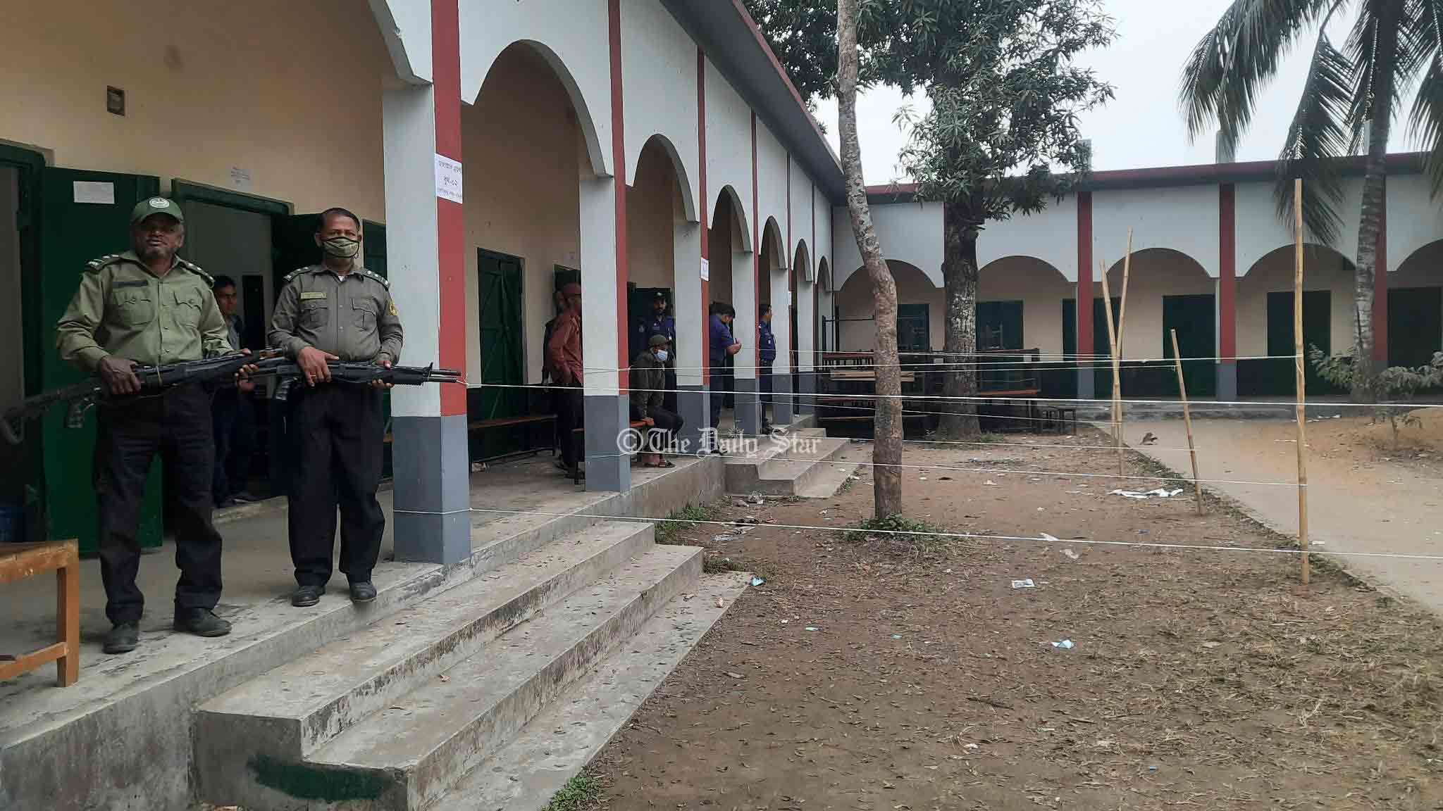 ৬ আসনে উপনির্বাচনের ভোট চলছে, প্রার্থী ‘নিখোঁজে’ নজর ব্রাহ্মণবাড়িয়ায়