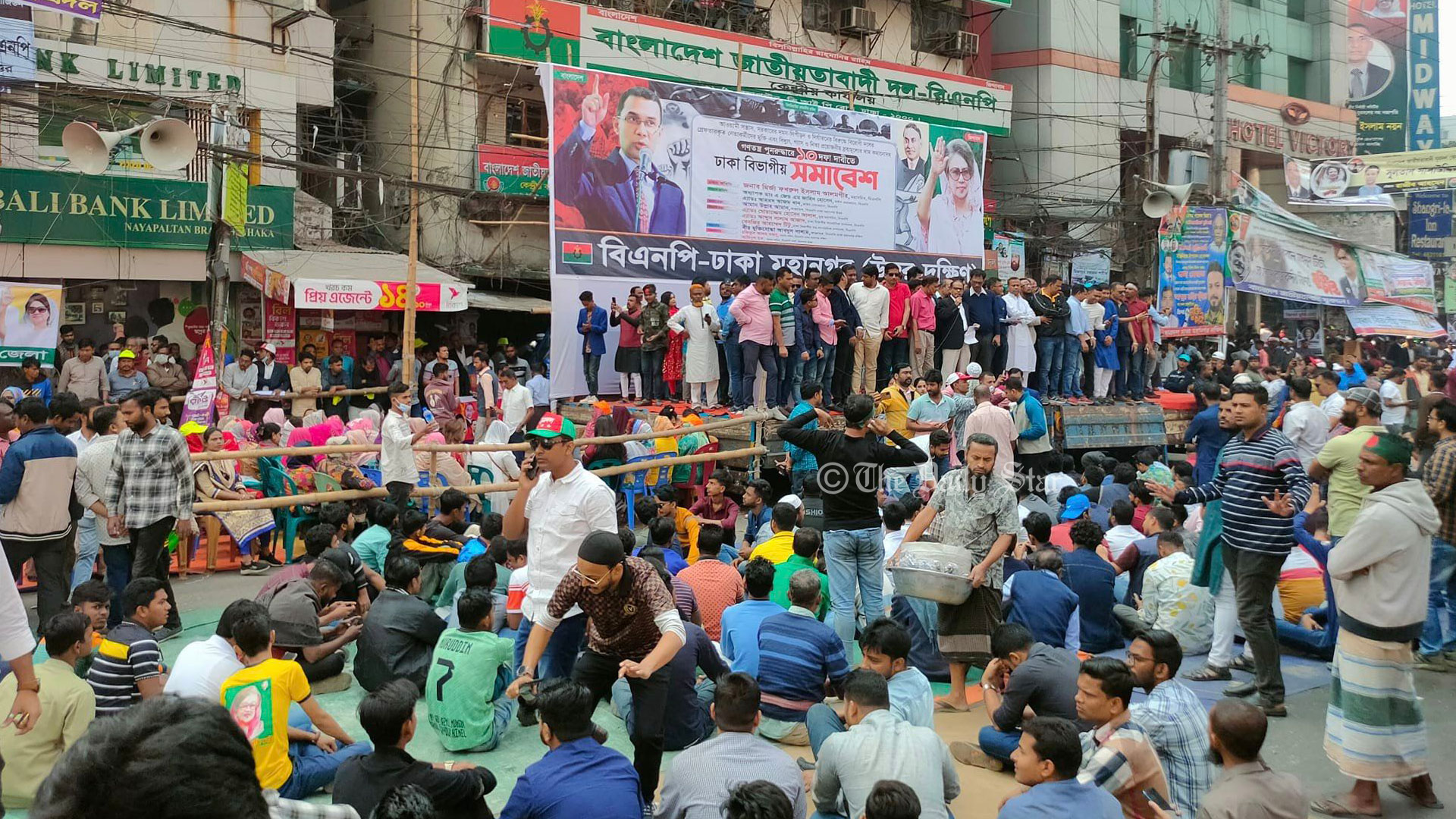 নয়াপল্টনে জড়ো হচ্ছেন বিএনপি নেতাকর্মীরা