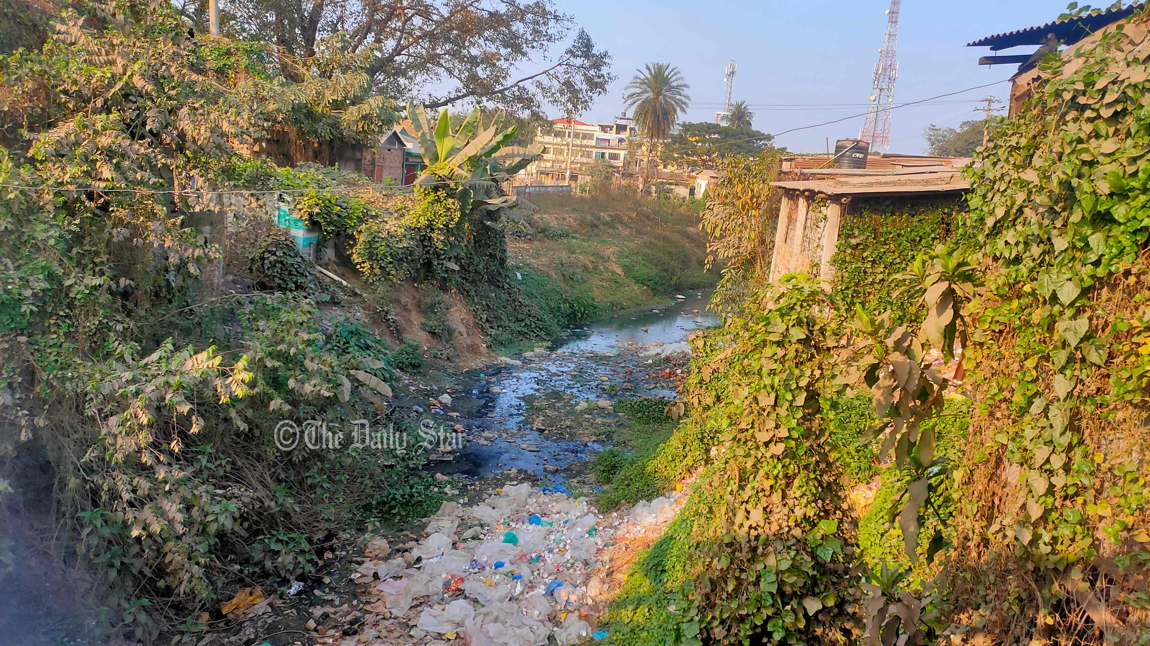 ময়লা ফেলার ‘একমাত্র’ স্থান যখন নদী