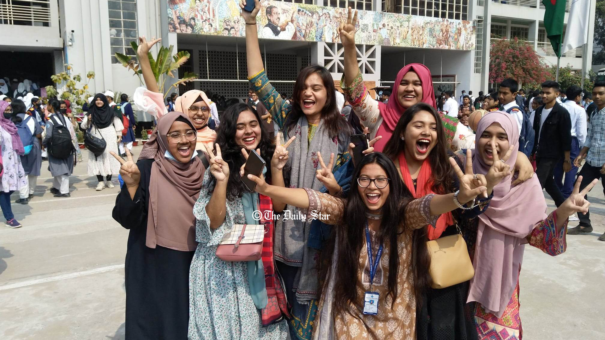 জিপিএ-৫ ও পাসের হারে এগিয়ে মেয়েরা