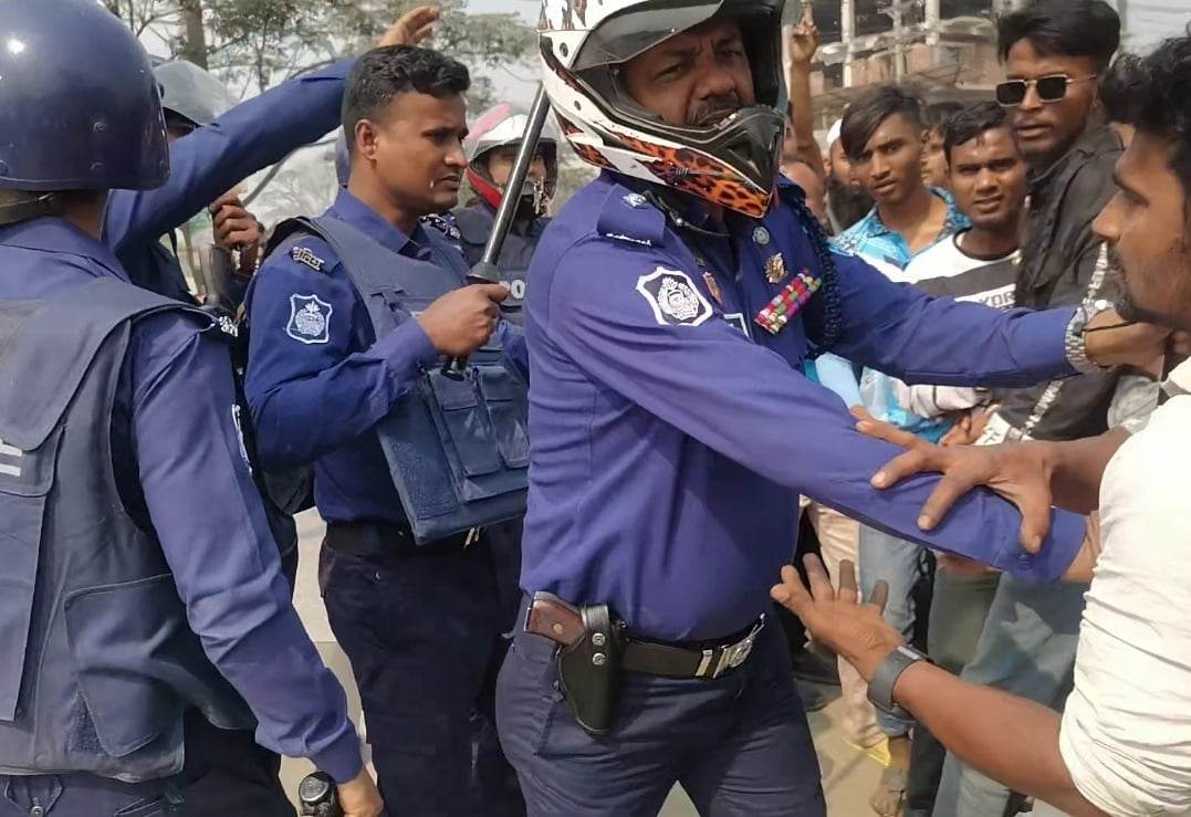 আড়াইহাজারে বিএনপির পদযাত্রায় পুলিশের ‘বাধা’, আহত ১৩