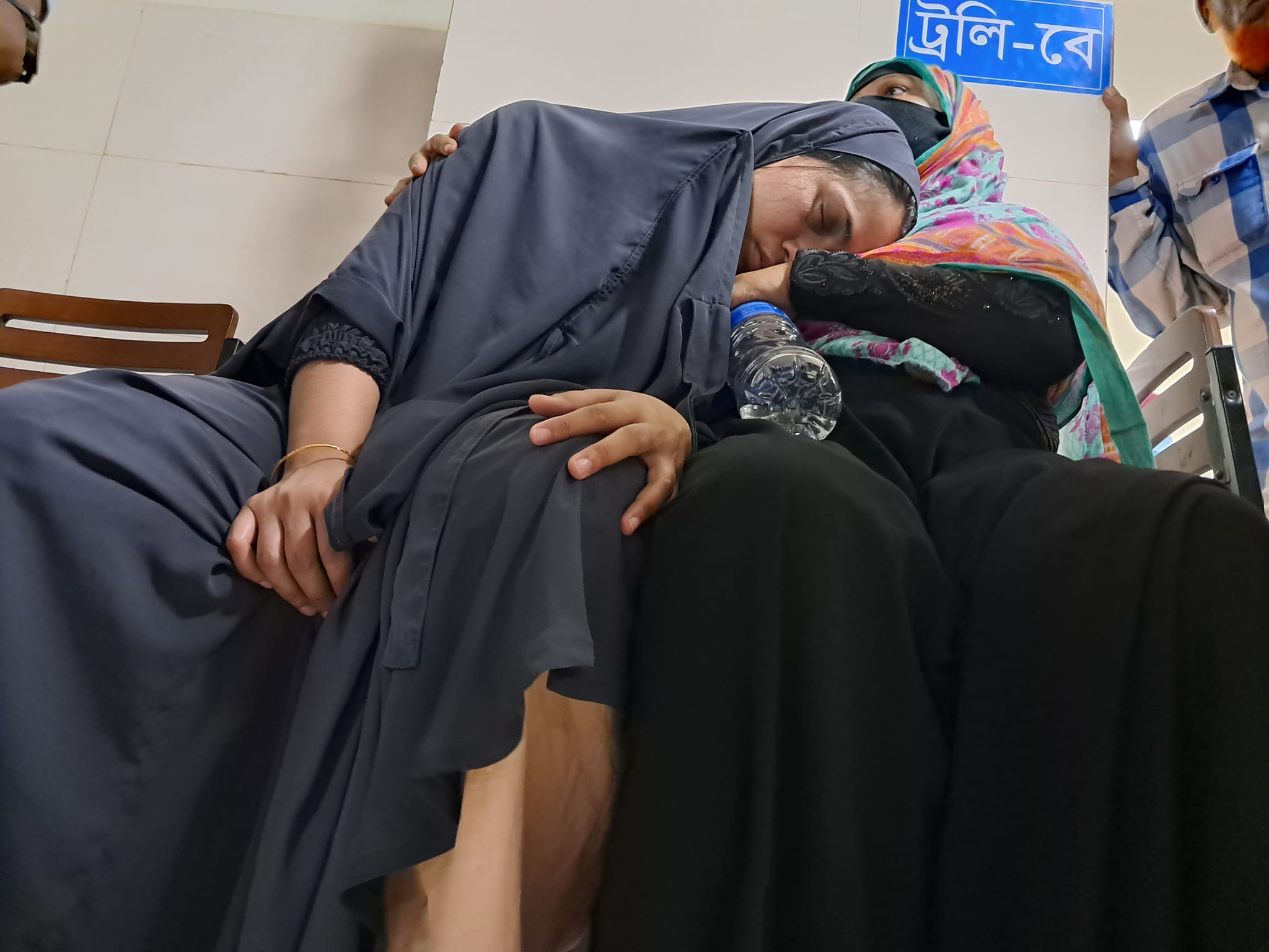 ১ কিলোমিটার দূরে ধাতব বস্তুর আঘাতে নিহত ১