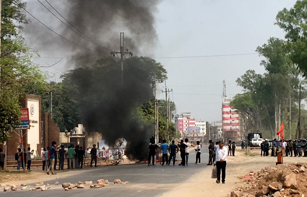 রাবি শিক্ষার্থী-গ্রামবাসীর সংঘর্ষ, অজ্ঞাত ৩০০ জনের বিরুদ্ধে পুলিশের মামলা