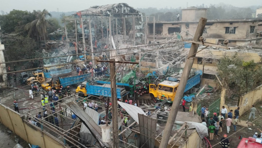 সান্টুকে কোমরে দড়ি বেঁধে আদালতে নেওয়ায় শিল্প পুলিশের এসআই ‘ক্লোজড’