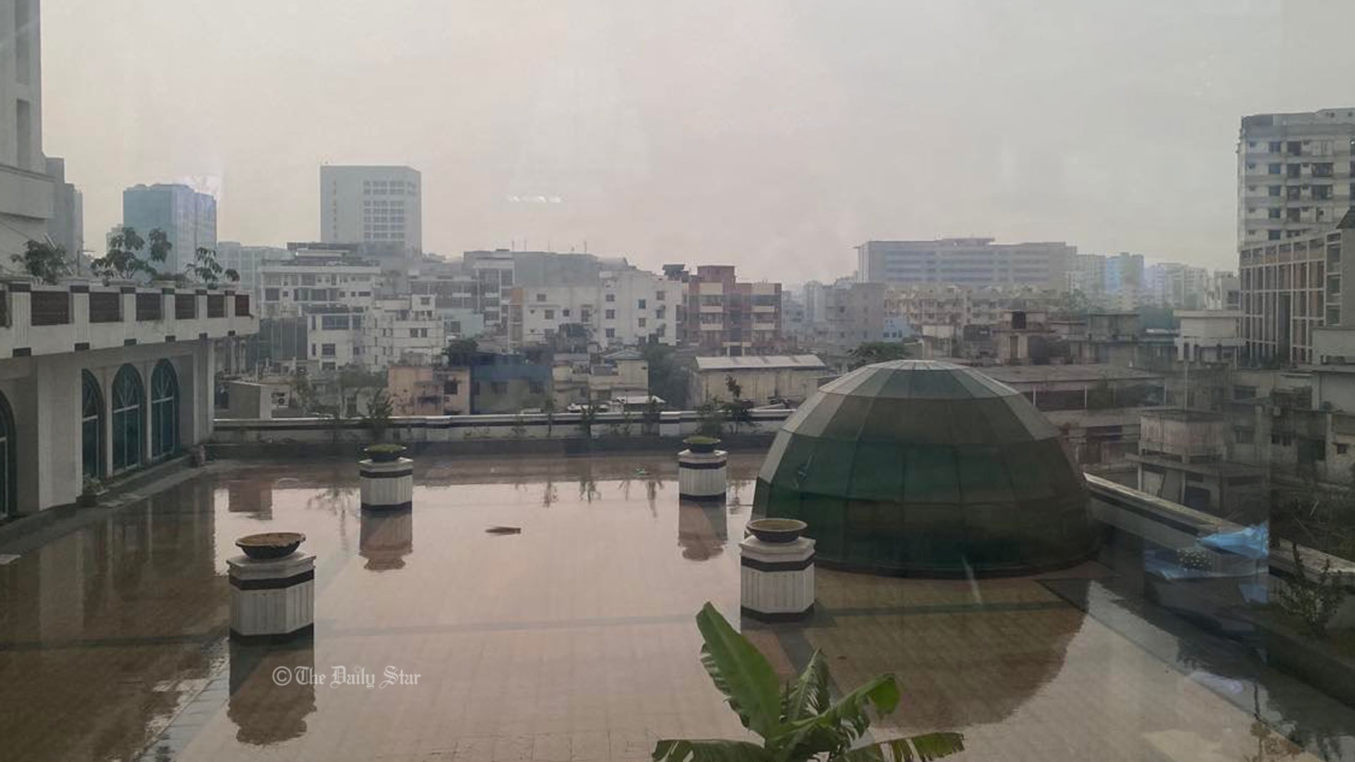 বছরের প্রথম বৃষ্টিতে সিক্ত রাজধানী