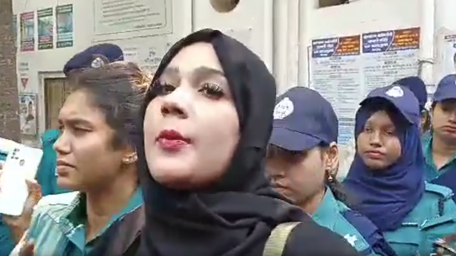 আদালত থেকে বের হয়ে যা বললেন মাহিয়া মাহি