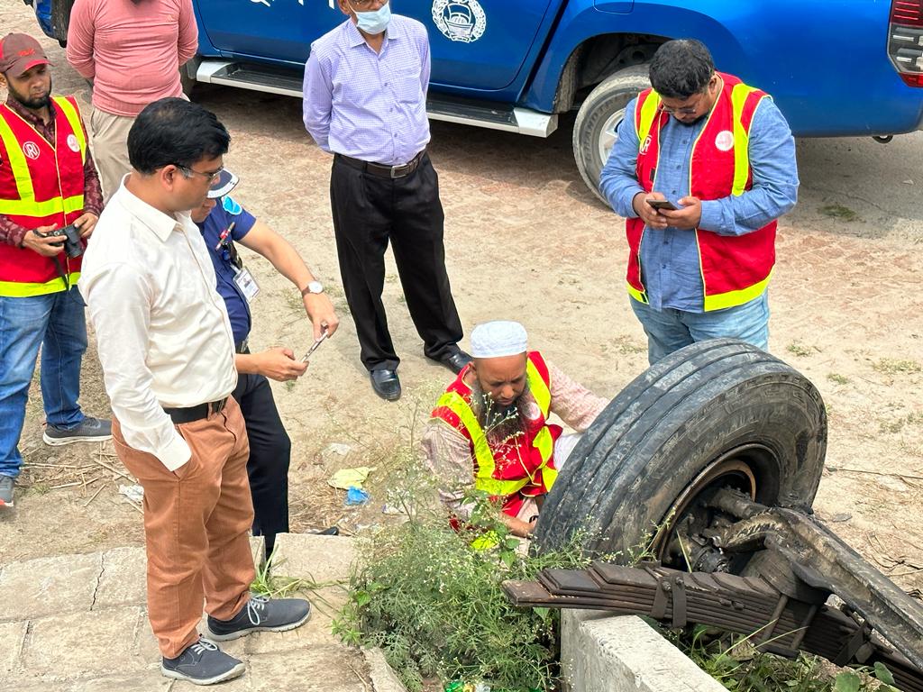 শিবচরে বাস দুর্ঘটনা: জেলা প্রশাসনের তদন্ত কমিটির প্রতিবেদন আজ