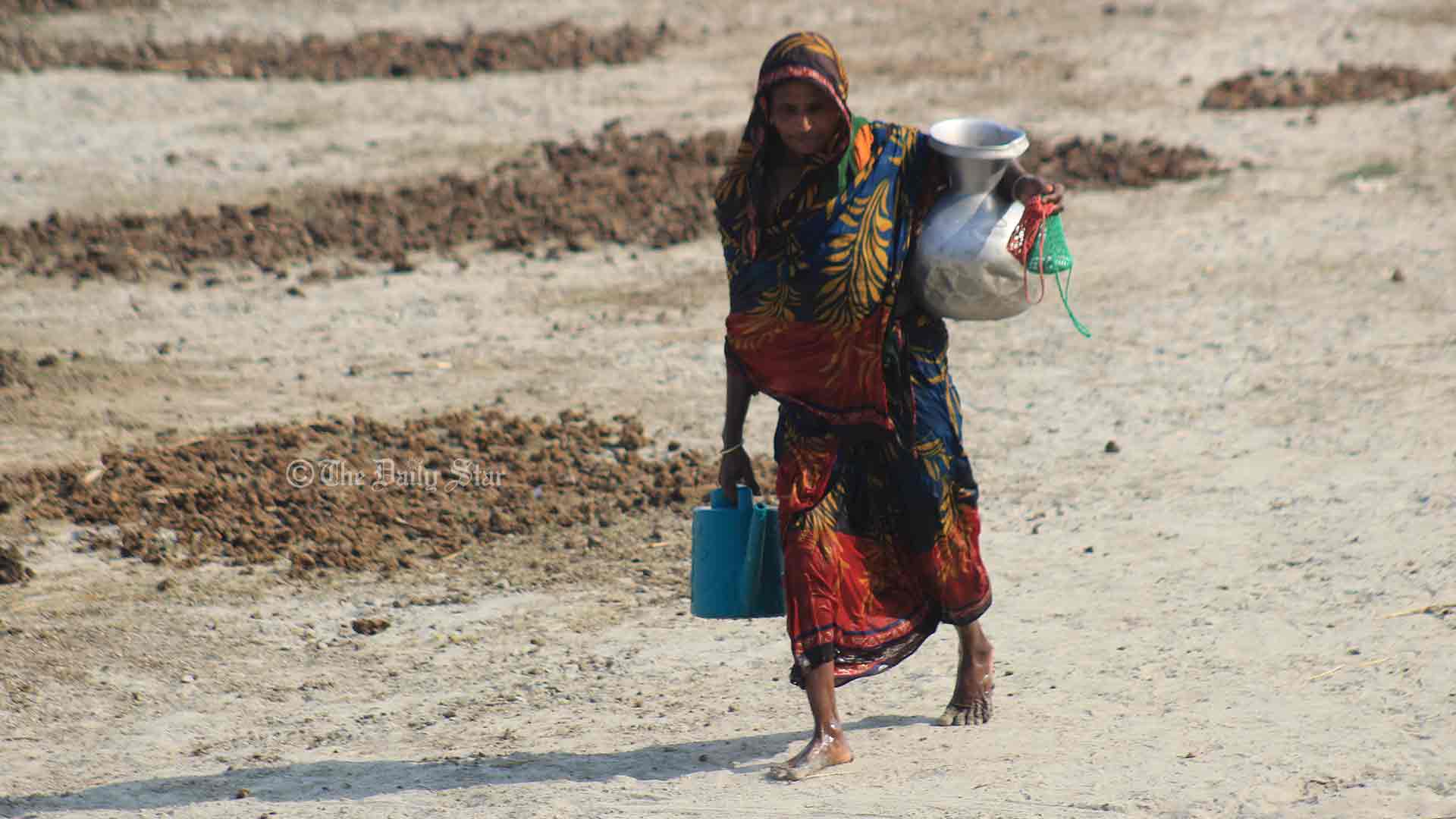 নদের পানিতেই রান্না হয় ব্রহ্মপুত্রপাড়ের মানুষের