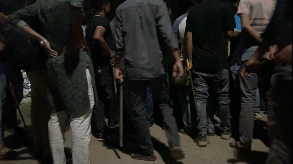 জাবিতে দেশীয় অস্ত্র নিয়ে ছাত্রলীগের মহড়া, ২ সাংবাদিকের ওপর হামলা