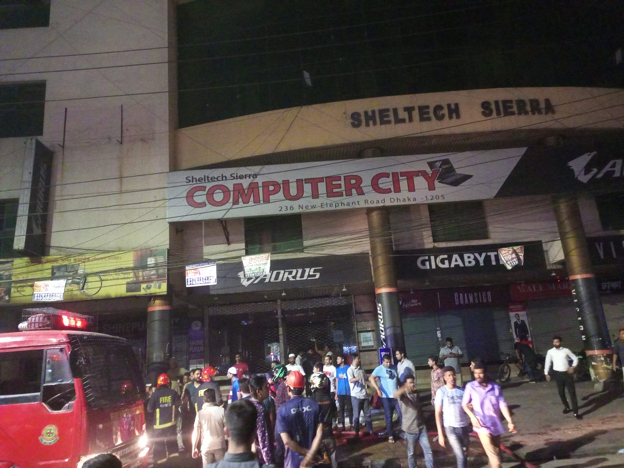 নিউ এলিফ্যান্ট রোডের শেলটেক সিয়েরা কম্পিউটার সিটিতে আগুন