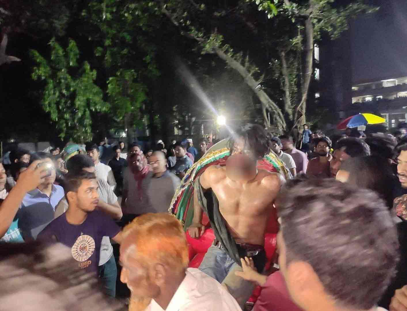 জোবায়েরকে পেটানোর ‘১ ঘণ্টার পরিকল্পনা’, প্রলয় গ্যাংয়ের বিরুদ্ধে ‘লিখিত অভিযোগ পেলে’ তদন্ত করবেন প্রক্টর