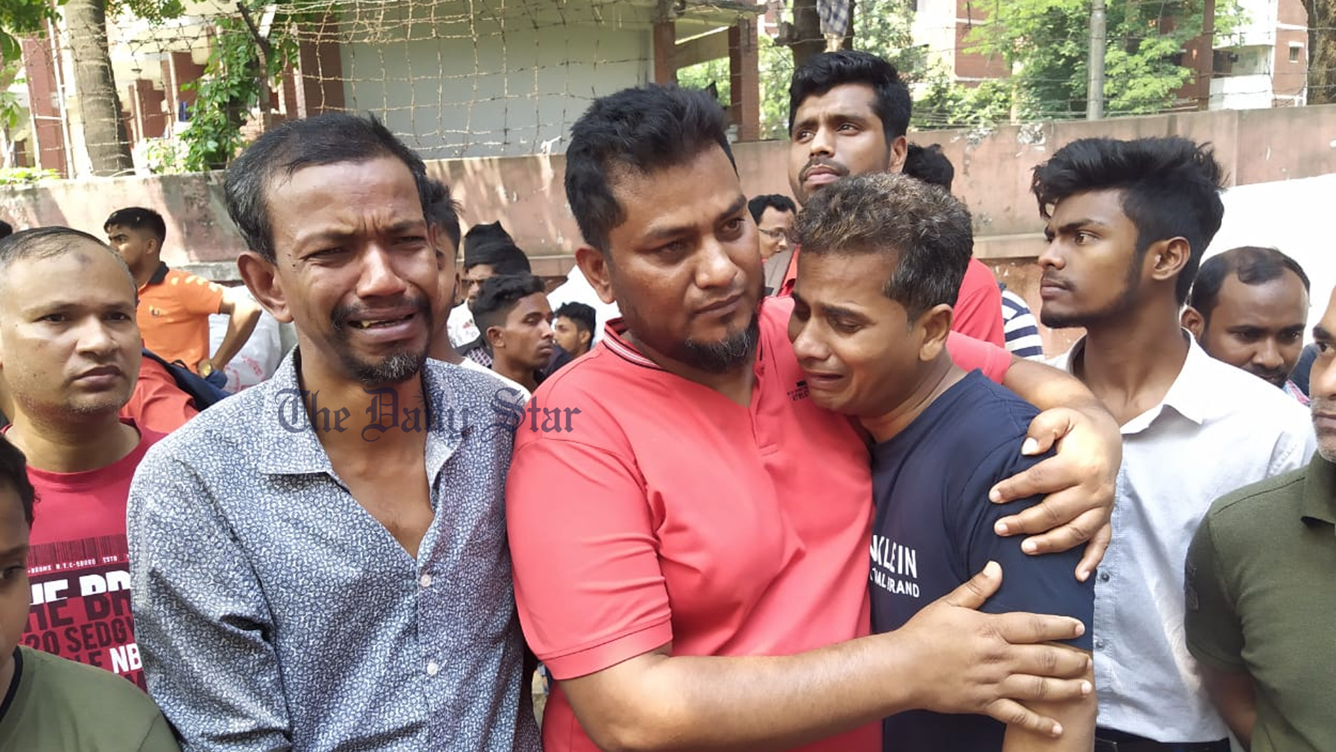 ‘কীভাবে এত টাকা ঋণ শোধ করব, আমাদের সব শেষ’