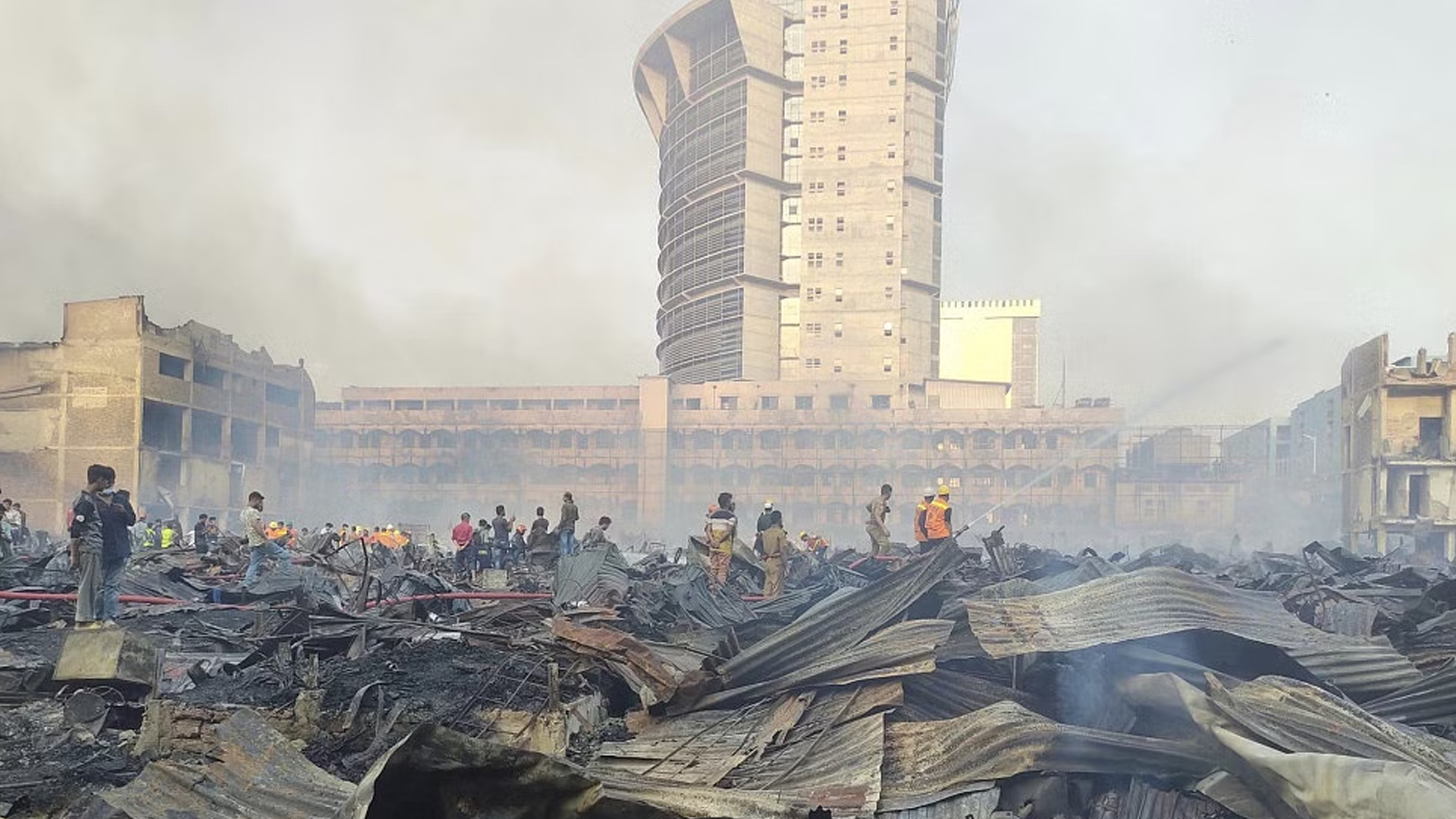 ৭৫ ঘণ্টা পর নিভলো বঙ্গবাজারের আগুন