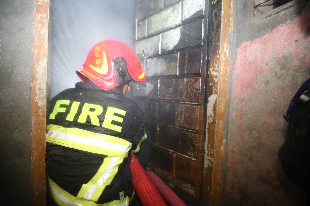 বঙ্গবাজারে মালেকা মার্কেটের আগুন নিয়ন্ত্রণে