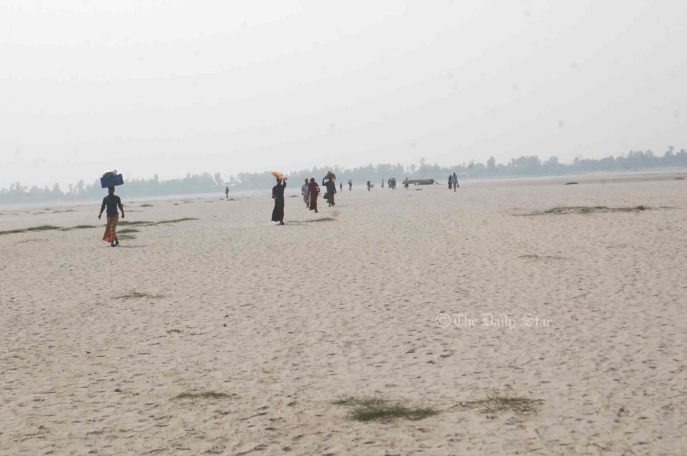 তীব্র দাবদাহ, বিদ্যুৎ বিভ্রাটে বিপর্যস্ত যমুনার চরের জনজীবন