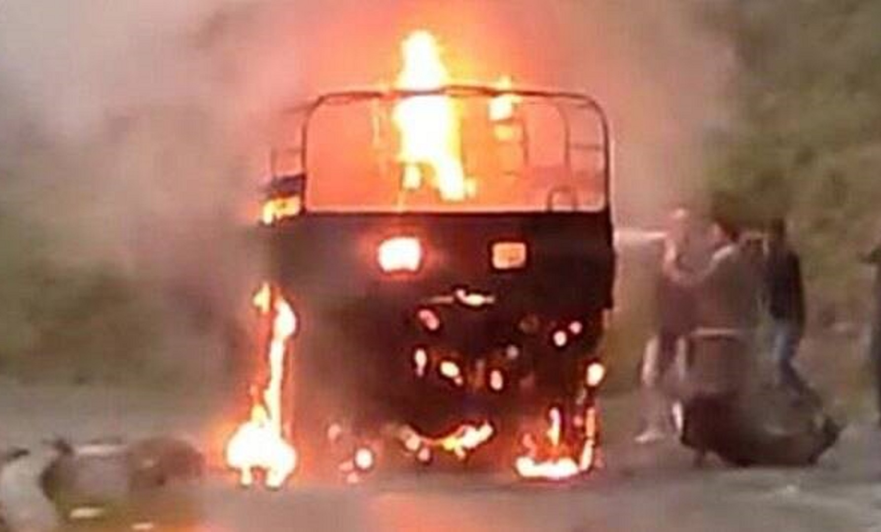 জম্মু-কাশ্মীরে গাড়িতে আগুন লেগে ৫ ভারতীয় সেনা নিহত