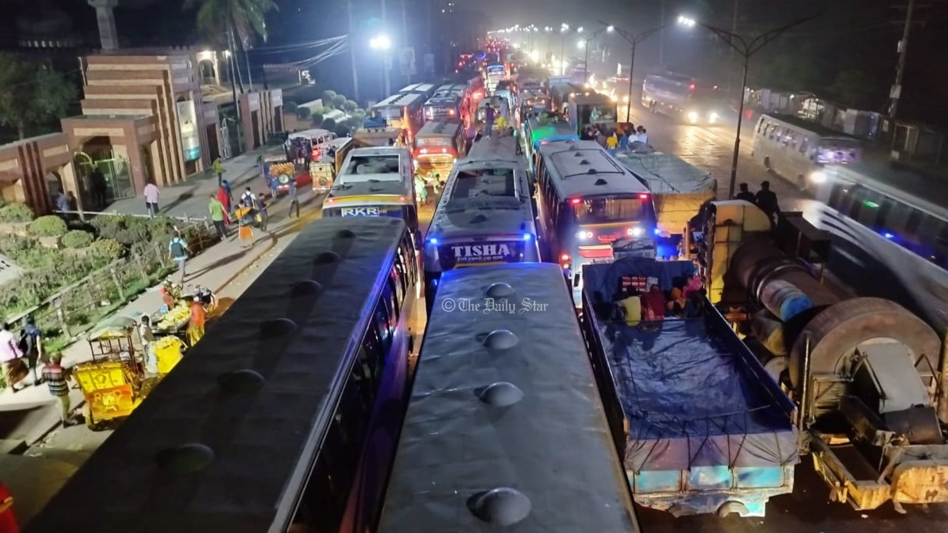 সাভার-নবীনগর-চন্দ্রা মহাসড়কে যানজট