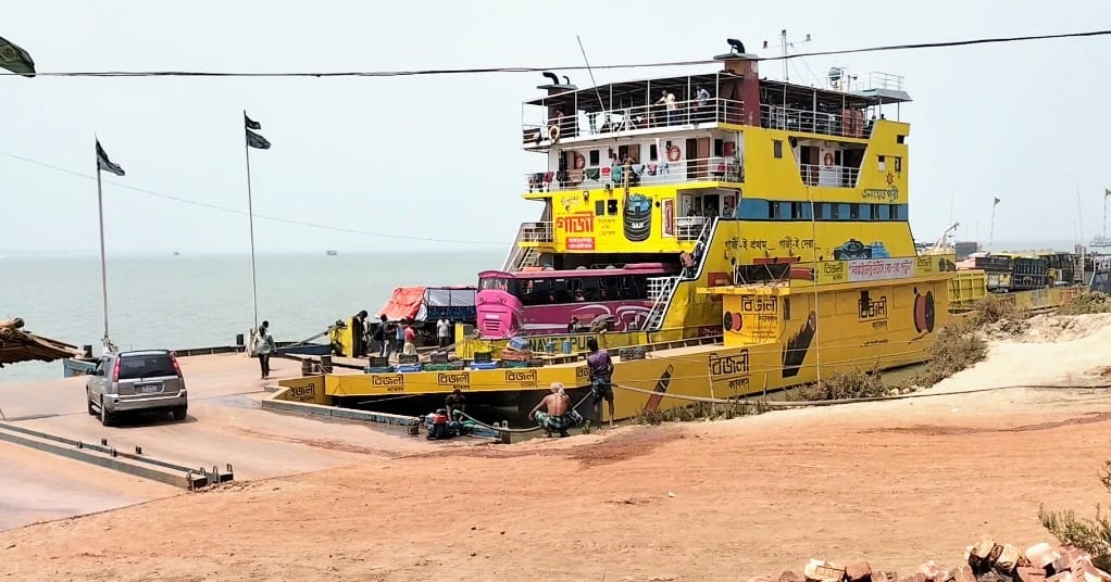ঢাকা-আরিচা মহাসড়ক ও পাটুরিয়া ফেরিঘাট আজও ফাঁকা
