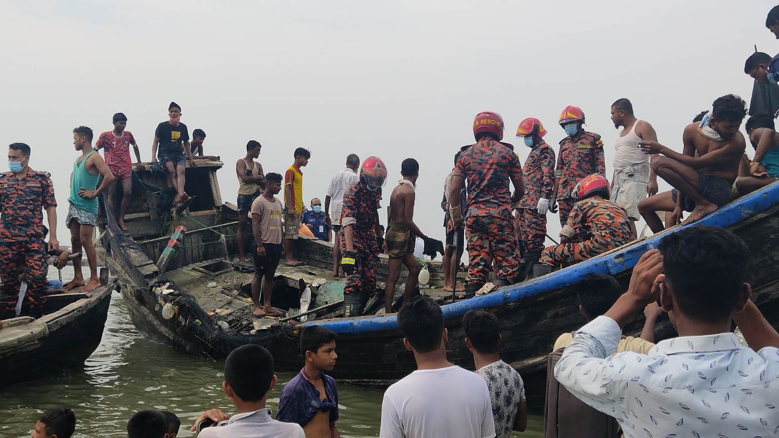 ভেসে আসা ট্রলারটিতে ১০ জনেরই লাশ ছিল হাত-পা বাঁধা