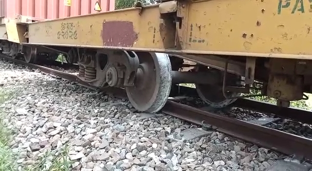 মালবাহী ট্রেন লাইনচ্যুত, চট্টগ্রাম-সিলেট থেকে ঢাকাগামী রেল চলাচল বন্ধ