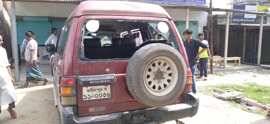 আশ্রয়ণের জমি নিয়ে বিরোধ, এলাকাবাসীর হামলায় ইউএনও আহত