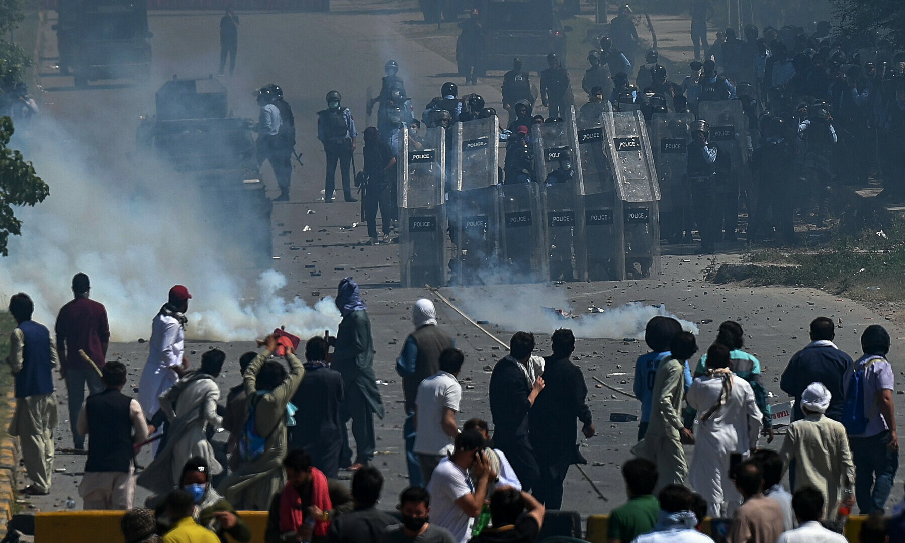 পাকিস্তানে তৃতীয় দিনের মতো মোবাইল ইন্টারনেট, সামাজিক যোগাযোগমাধ্যম বন্ধ