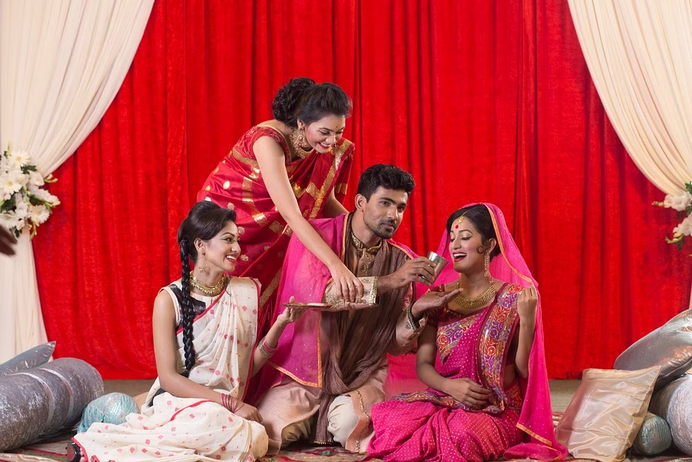 নববধূর সঙ্গে কেমন হবে শ্বশুরবাড়ির সম্পর্ক