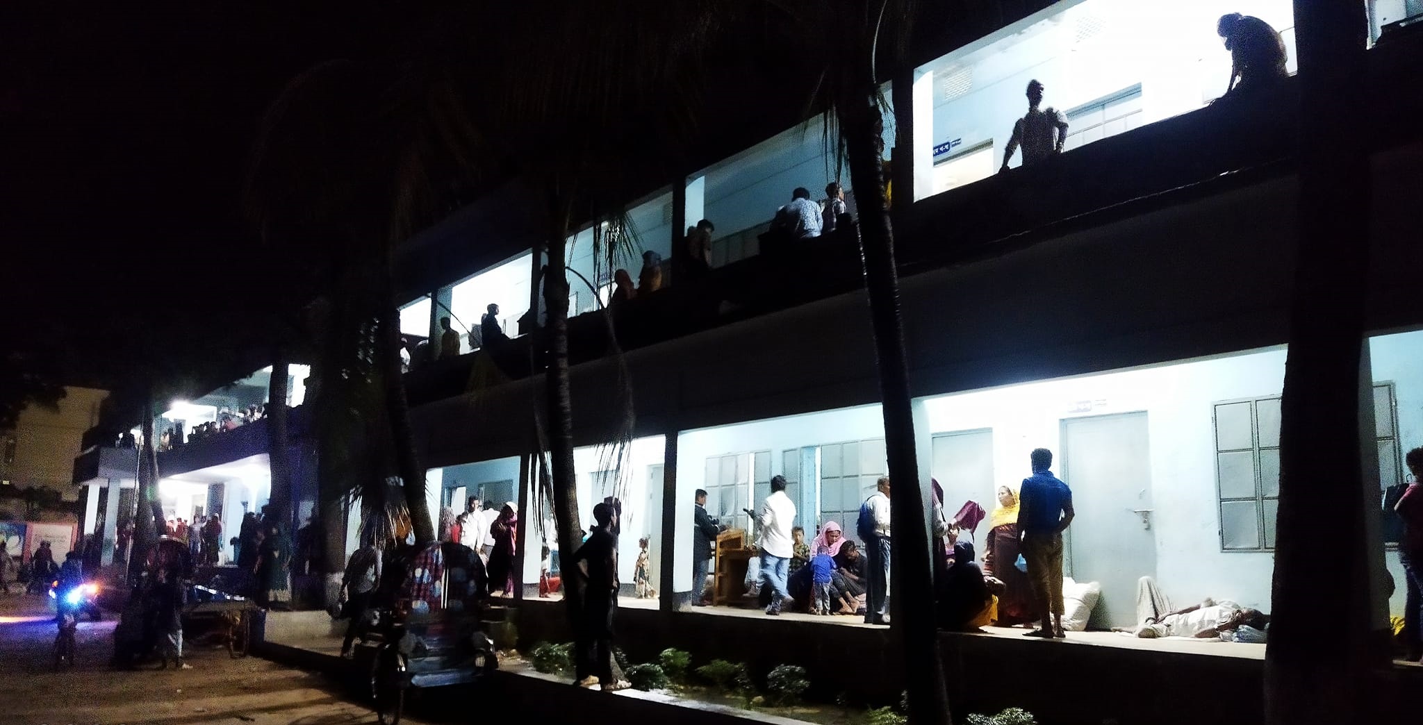 কক্সবাজারে ১ লাখ ও সেন্টমার্টিনে ৪ হাজারের বেশি মানুষ আশ্রয়কেন্দ্রে