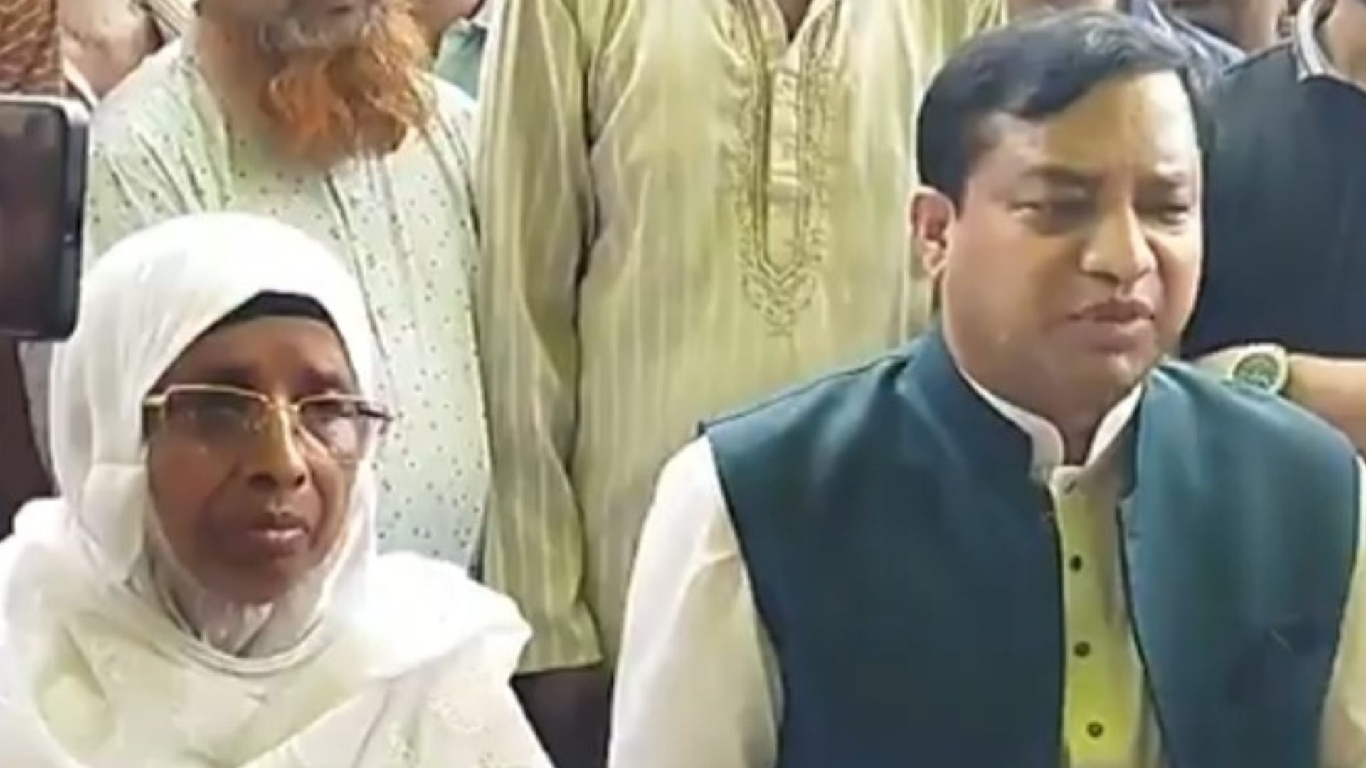 গাজীপুরের মানুষকে ‘থ্রেট’ দিয়েন না: আ. লীগের কেন্দ্রীয় নেতাদের উদ্দেশে জাহাঙ্গীর