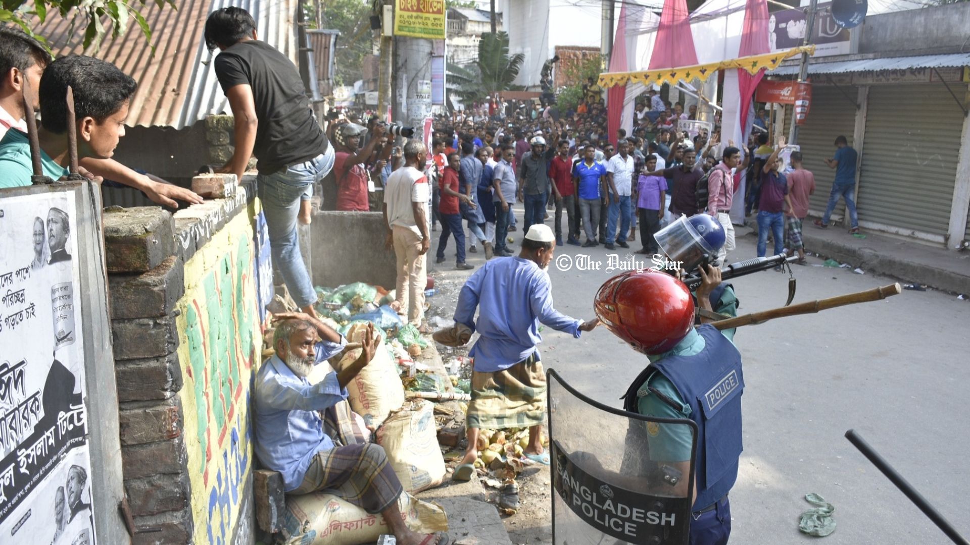 খুলনায় বিএনপির সমাবেশে পুলিশের লাঠিচার্জ-গুলি, আহত ৩০ আটক ১০