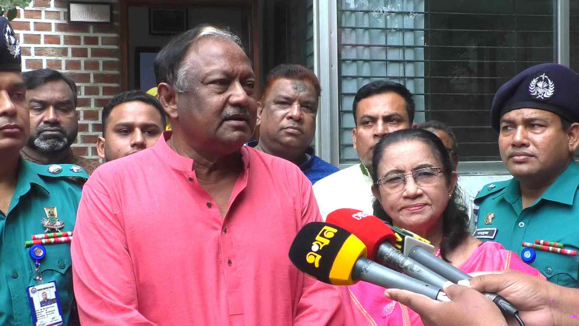 শিগগির দাম না কমলে পেঁয়াজ আমদানি করবে সরকার: বাণিজ্যমন্ত্রী