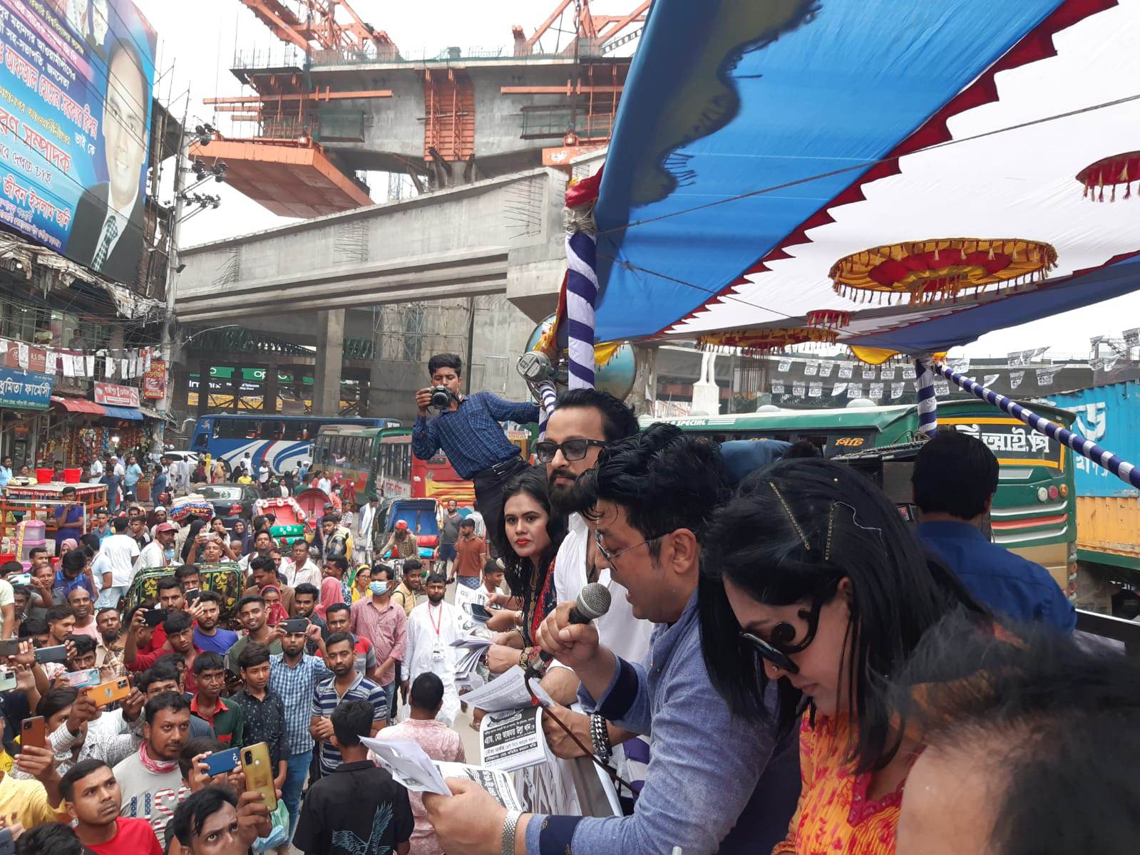 আজমত উল্লার নির্বাচনী প্রচারণায় চলচ্চিত্র তারকা নিপুণ-ফেরদৌস