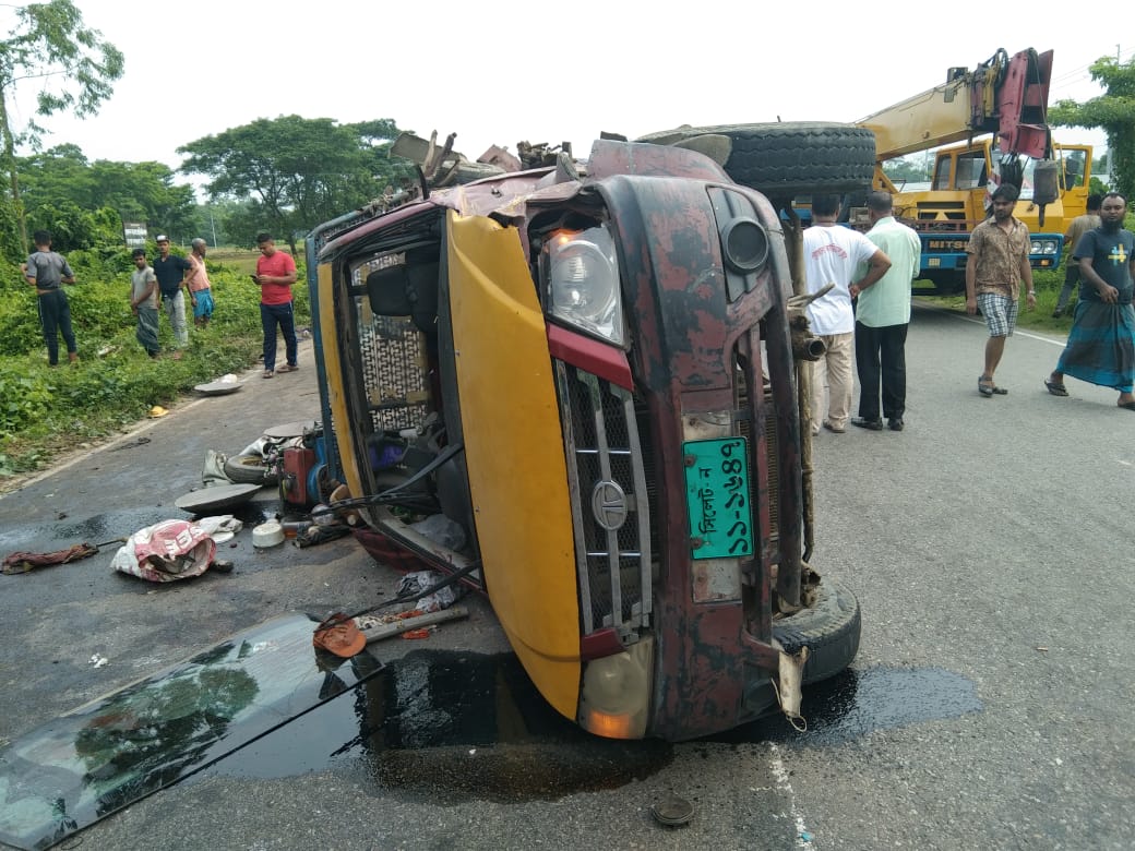 সিলেটে ট্রাক-পিকআপ সংঘর্ষে নিহতের সংখ্যা বেড়ে ১৫