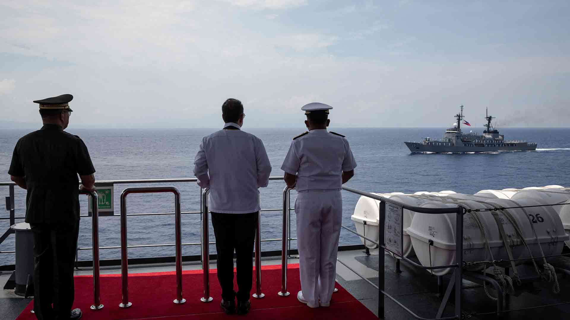 দক্ষিণ চীন সাগরে বাড়ছে উত্তেজনা, আসিয়ানের মহড়া