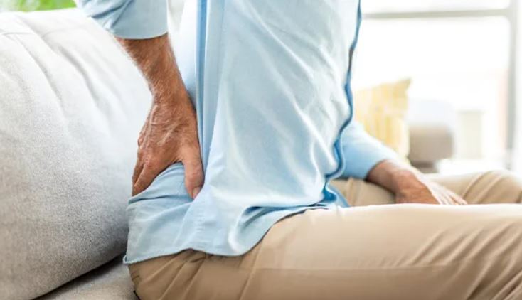 কোমর ব্যথায় বসে কাজ করার পরামর্শ কি বিজ্ঞানসম্মত?