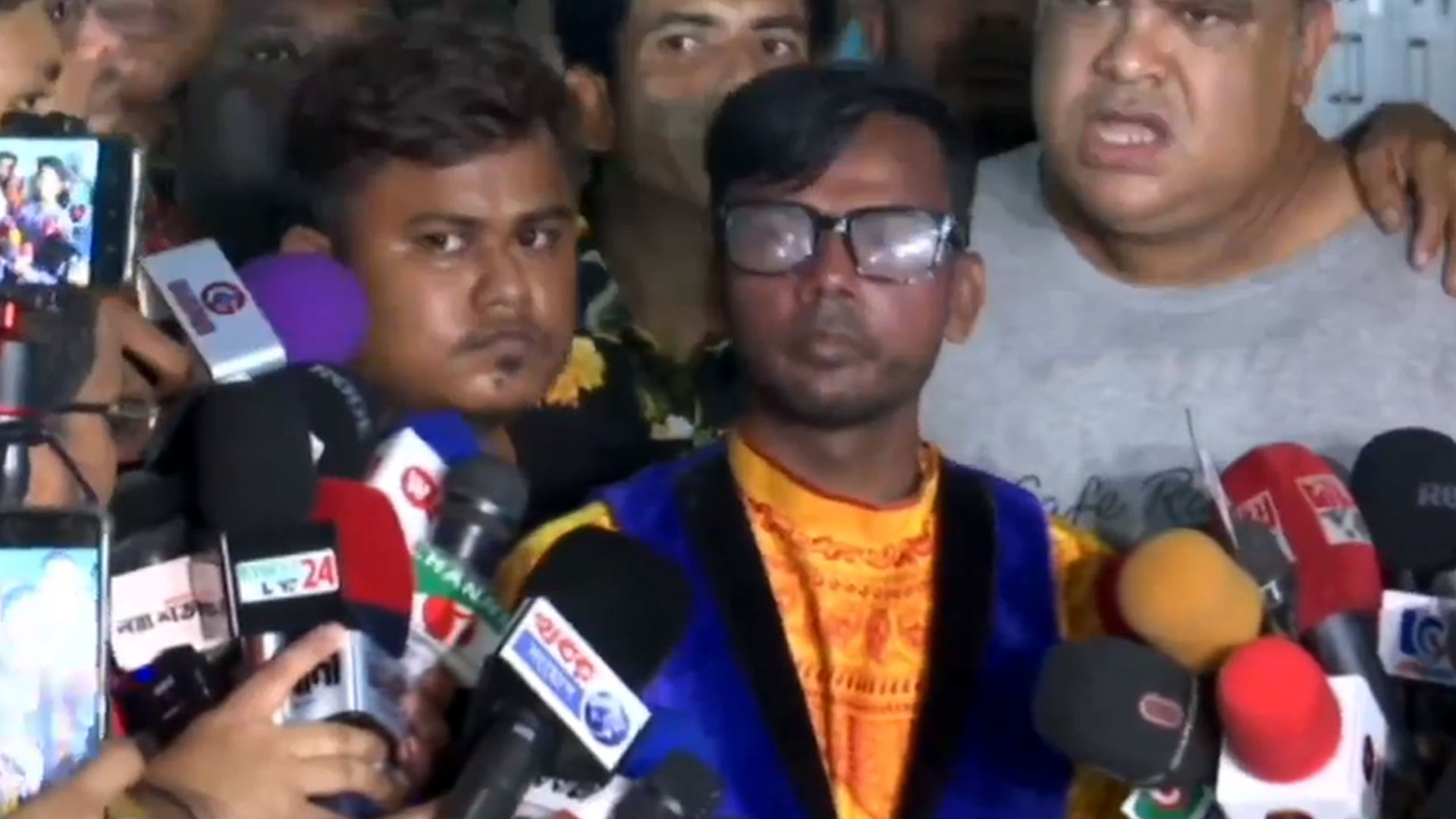 বগুড়ায় ছয়-নয় করে হারিয়েছে, এখানেও হারায় কি না আমি দেখব: হিরো আলম