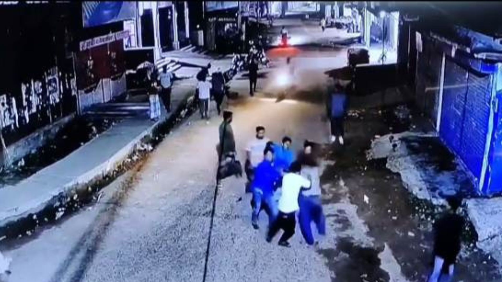 চেয়ারম্যান বাবুর ছেলে রিফাত সাংবাদিক নাদিমের মাথায় ইট দিয়ে আঘাত করে: প্রত্যক্ষদর্শী