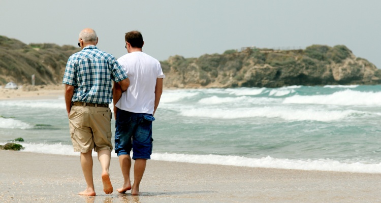 বাবার সঙ্গে দূরত্ব কমাতে