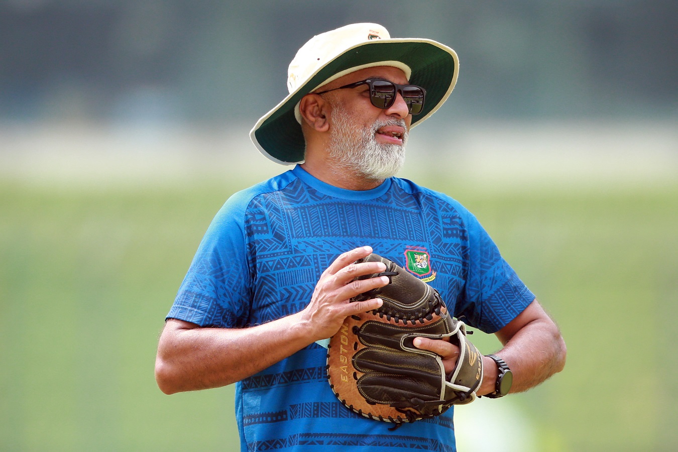 বিপিএল যখন দেখি, মাঝে মাঝে টিভি বন্ধ করে ফেলি: হাথুরুসিংহে